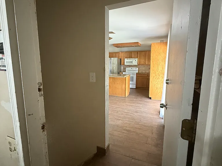 3720 E 117th Ave — Photo 14