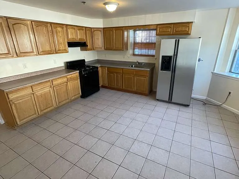 324 Clinton Ave #1L — Photo 4