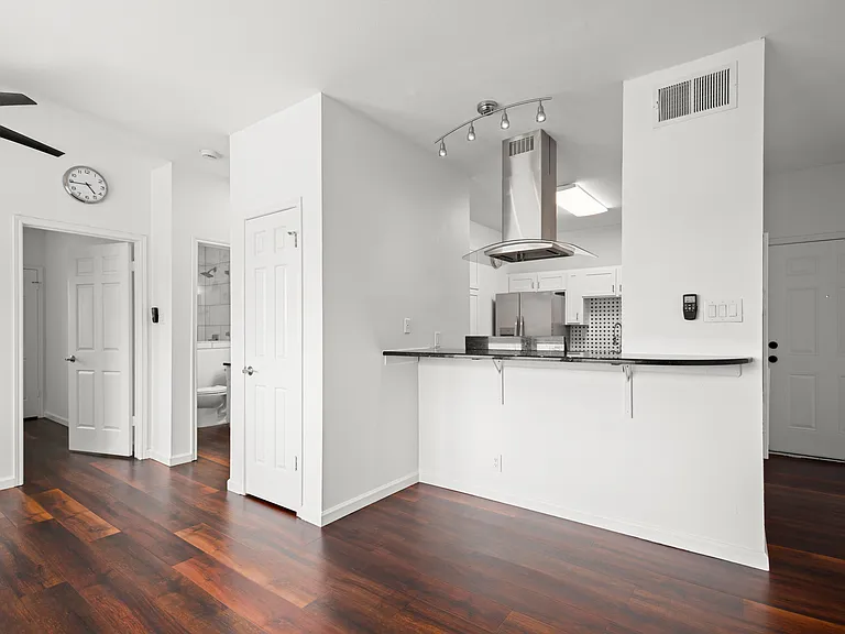 2414 Longview St #307 — Photo 3