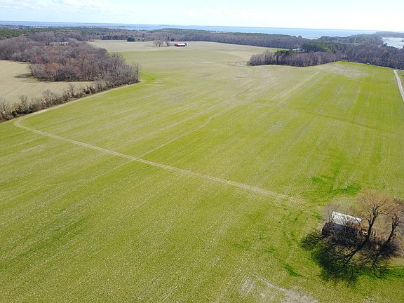 3rd image of 211 Deer Run Ln