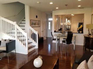 7304 Grandview Ct, Carpentersville, IL 60110