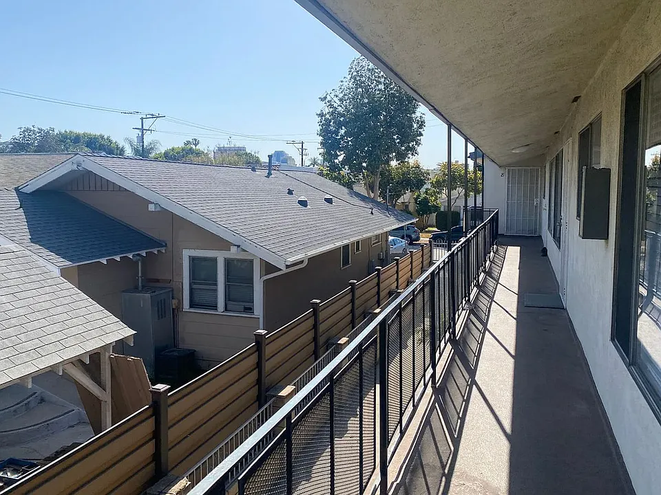 2nd floor walkway to unit.