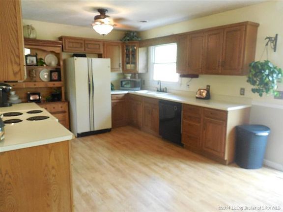 3rd image of 1005 Pinewood Trl NE
