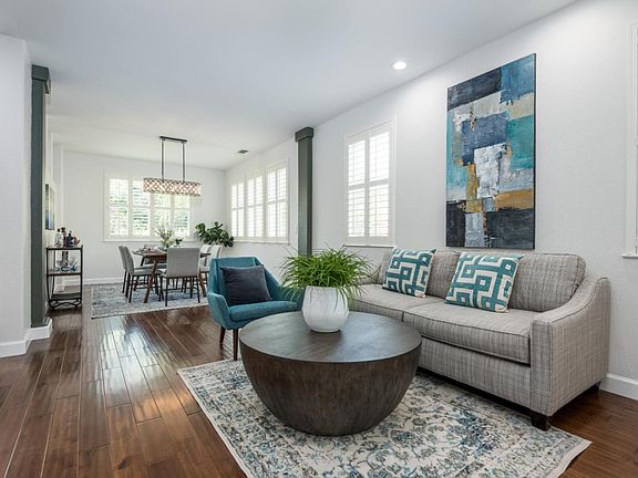 4th image of 10 Dillon Ln