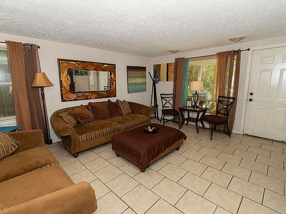 2nd image of 1111 Kinyon St
