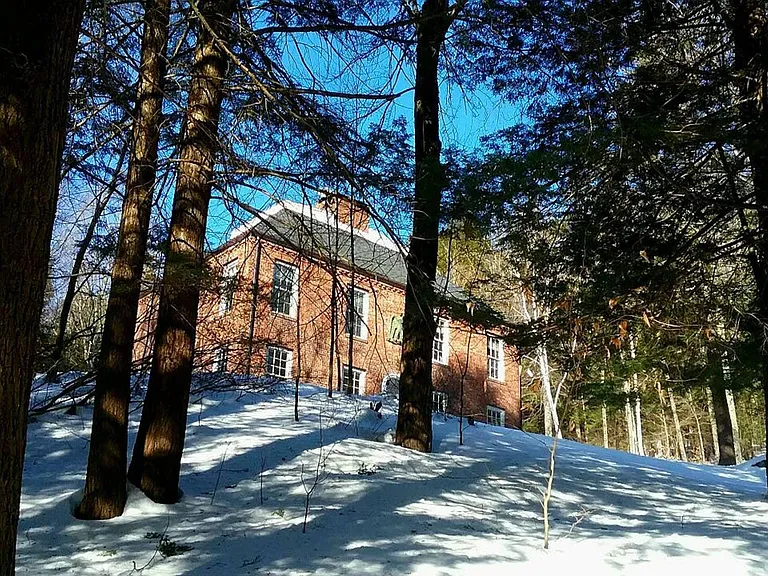 390 Erpf Rd #2W — Photo 15