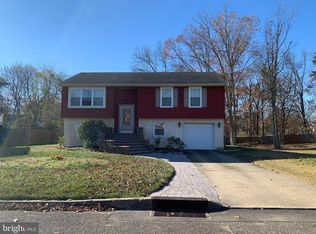17 Woodshire Dr, Sicklerville, NJ 08081