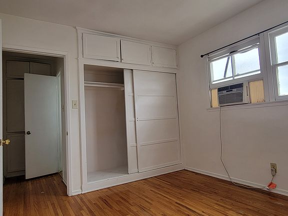 2nd image of 871 N Hoover St #873-1/2