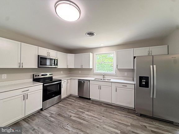4th image of 4609 Neenah Rd