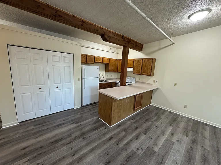 Pioneer Point Apartments — Photo 10
