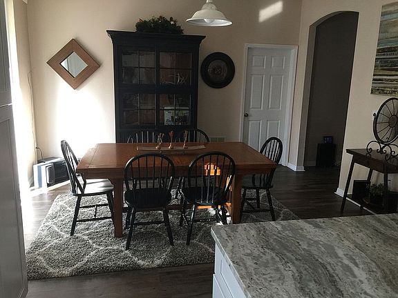 5th image of 110 Brewster Ln