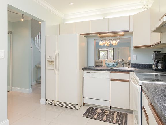 4th image of 3359 Carambola Cir S #2424