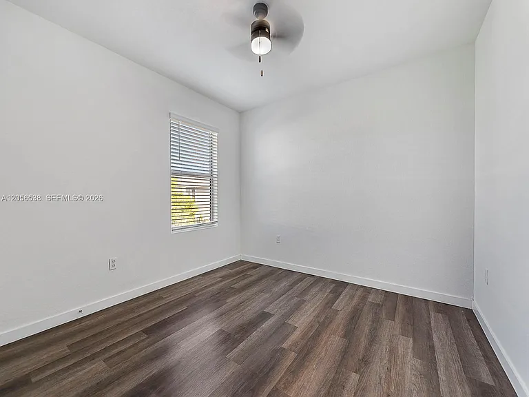 501 NE 6th Ct — Photo 39