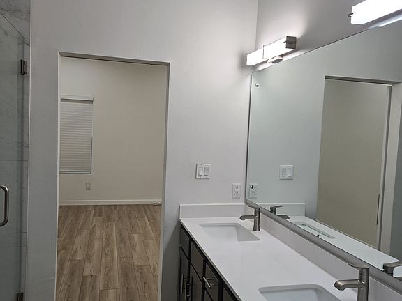 5th image of 2705 Kerria Ave