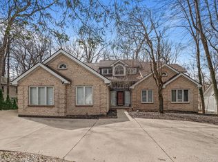 7111 Elder Ct S, West Bloomfield, MI