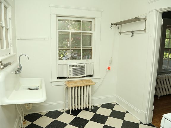 2nd image of 432 3rd St NE APT 3