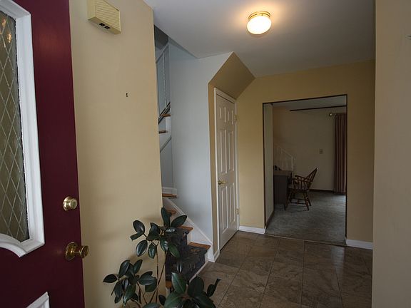 2nd image of 31 Linton St