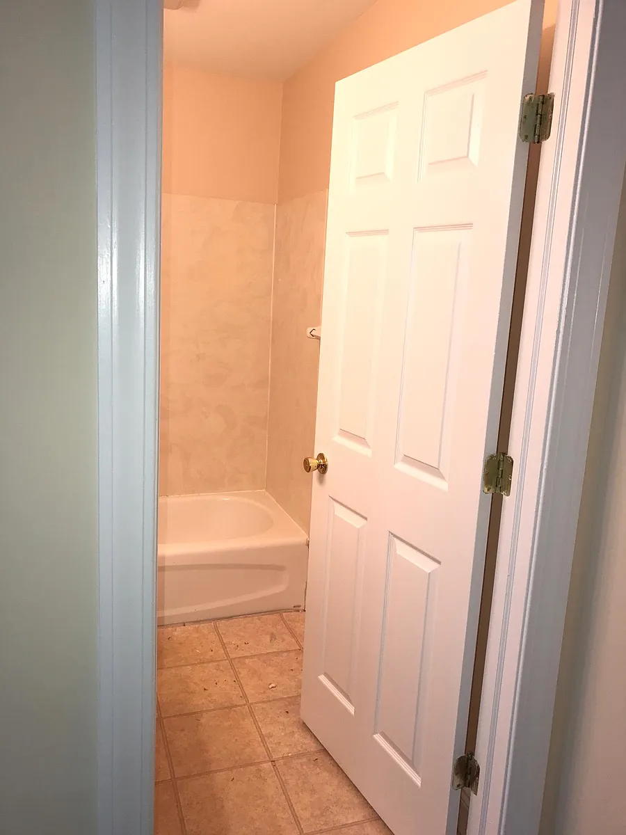 Building Photo - 2366 W Clifton Ave #1