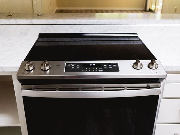 4th image of 3006 D St APT 6
