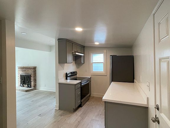 3rd image of 914 Seabright Ave #3