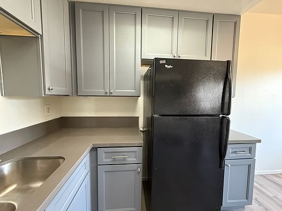 4th image of 15656 Saticoy St APT 2