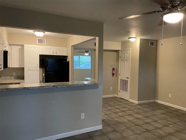 6414 Sloan St #7 — Photo 12
