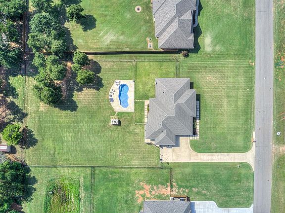 3rd image of 200 Meadow Lark Ln