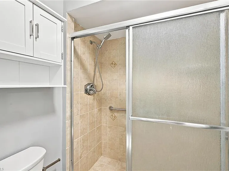 646 SE 12th Ct #17 — Photo 21