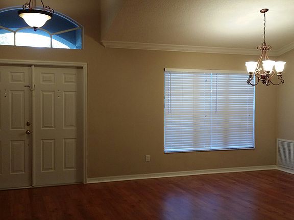 4th image of 2 Pleasent Hill Dr