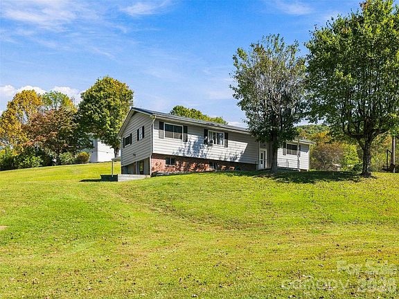 3rd image of 127 Spring Hill Dr
