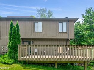 7599 Creekwood Dr #22D, North Royalton, OH 44133