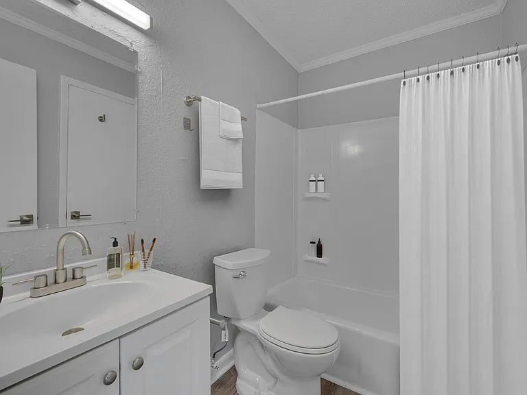 BLU Station Apartments — Photo 37