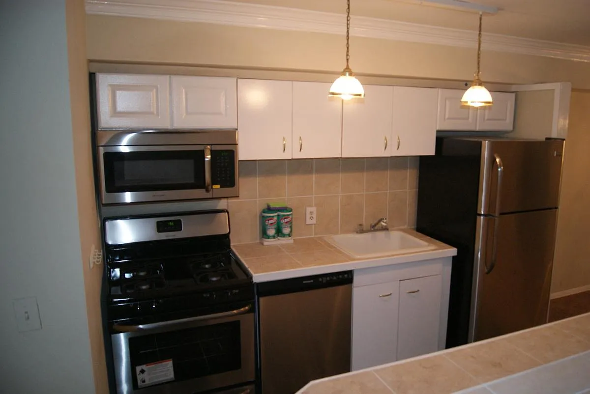 2 bed, 922 sqft, $2,150 — Photo 2