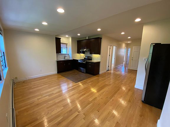 4th image of 12313 25th Ave #2