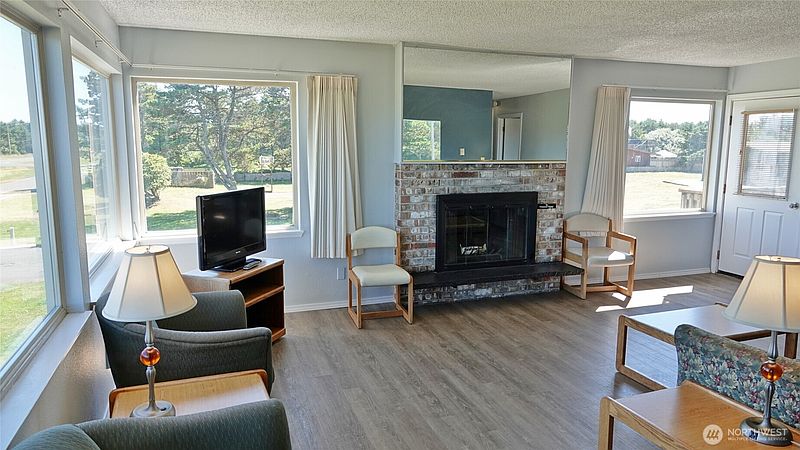5th image of 615 Ocean Shores Boulevard NW #201