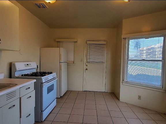 2nd image of 1608 E Vassar Ave