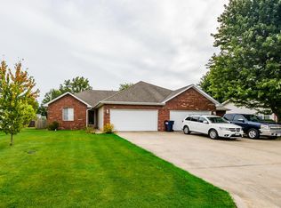 120-122 W Wade St, Republic, MO 65738