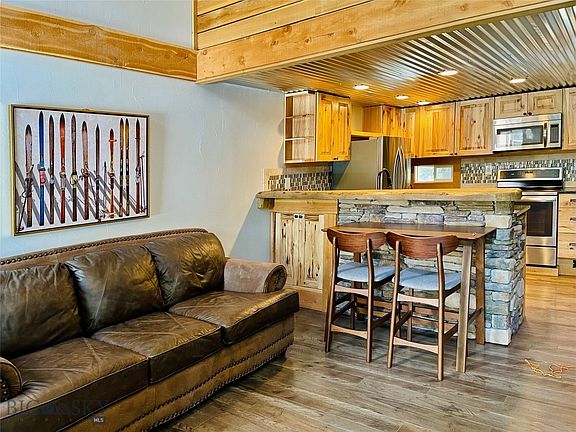 3rd image of 25 Bridger Pines Rd