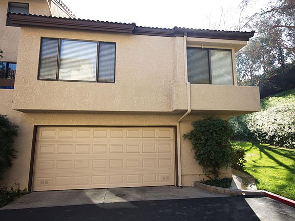 3rd image of 19 Stony Point Pl