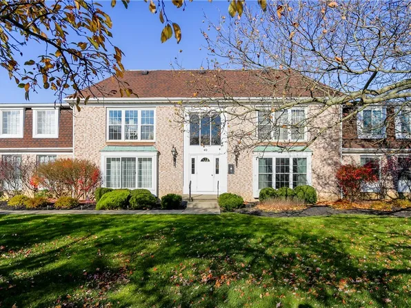 40 Carriage Dr APT 2, Orchard Park, NY 14127