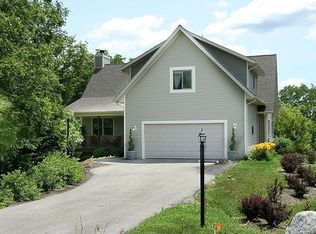 10218 Fox Bluff Ln, Spring Grove, IL 60081