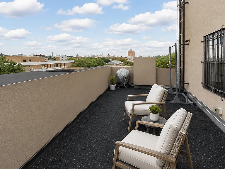 431 Wilson Ave #4R — Photo 4