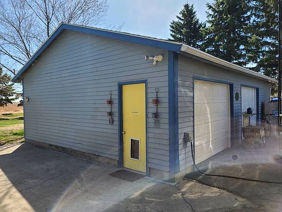 4th image of 700 Main St