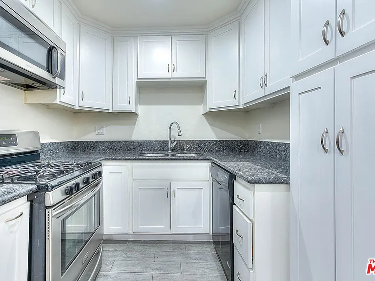 13810 Funston Ave — Photo 9