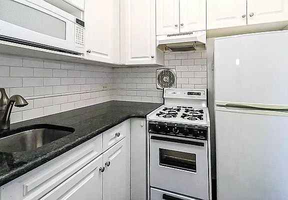 5th image of 4 Park Ave APT 15F