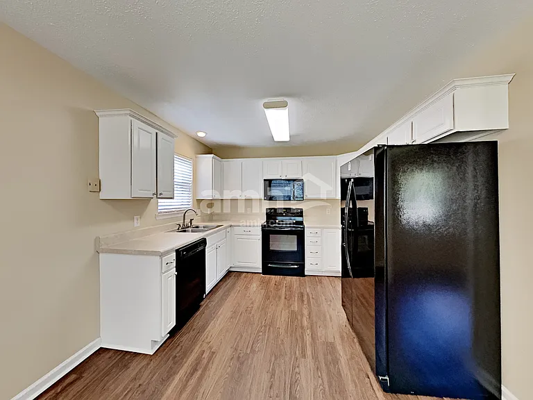1219 Murray Ct — Photo 3