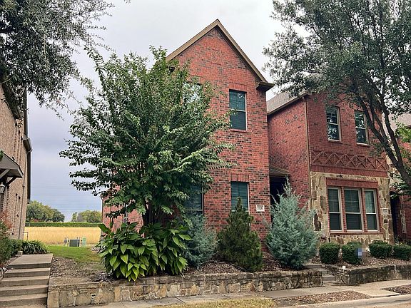 3rd image of 5328 Locust Dr