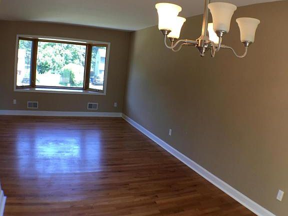 4th image of 913 Utah Dr