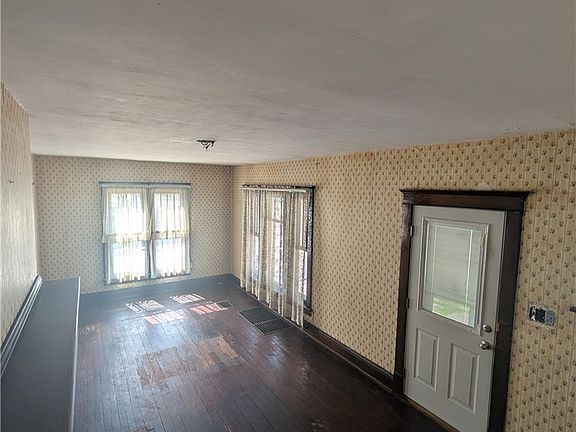3rd image of 1211 Chestnut St