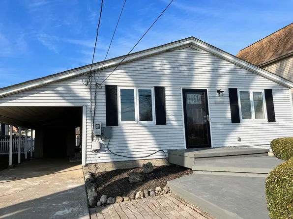 38215 Circle Dr, Harrison Township, MI 48045